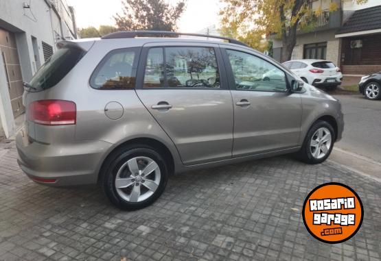 Autos - Volkswagen SURAN TRENDLINE 2017 Nafta 99000Km - En Venta