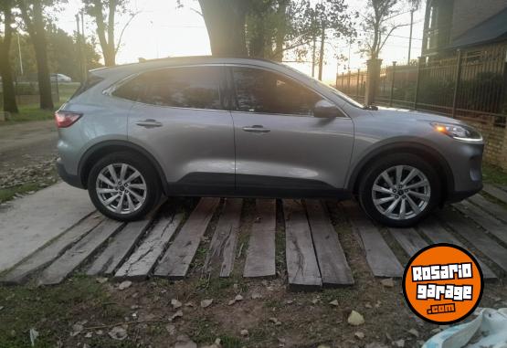 Camionetas - Ford KUGA TITANIUN HÍBRIDA 2022 Electrico / Hibrido 74000Km - En Venta