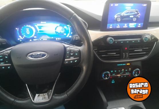 Camionetas - Ford KUGA TITANIUN HÍBRIDA 2022 Electrico / Hibrido 74000Km - En Venta