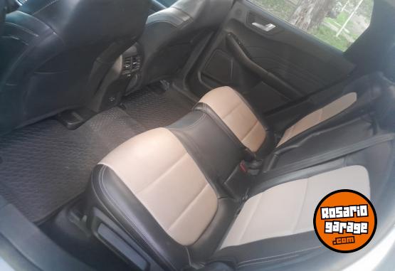Camionetas - Ford KUGA TITANIUN HÍBRIDA 2022 Electrico / Hibrido 74000Km - En Venta
