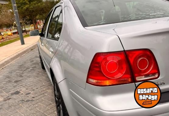 Autos - Volkswagen Bora 2.0 2011 Nafta 300000Km - En Venta