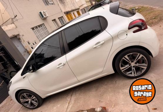Autos - Peugeot 208 gt 2017 Nafta 98600Km - En Venta