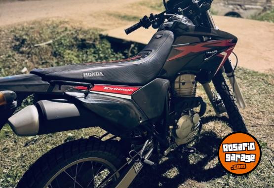 Motos - Honda Xr tornado 250 2023 Nafta 11000Km - En Venta