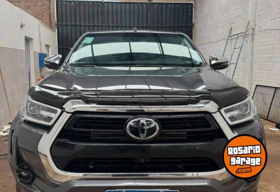 Camionetas - Toyota Hilux 2025 Diesel 21000Km - En Venta