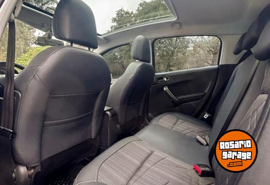 Autos - Peugeot 208 2015 Nafta 79379Km - En Venta