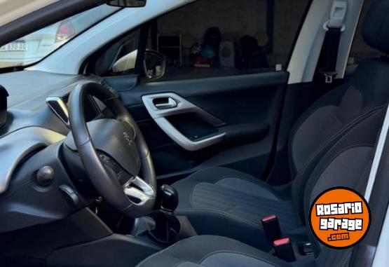 Autos - Peugeot 208 ALLURE 2017 Nafta 40200Km - En Venta