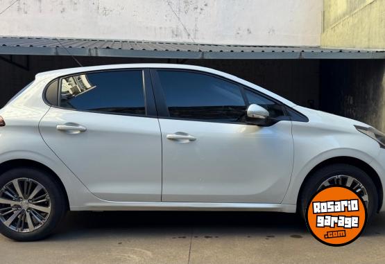 Autos - Peugeot 208 ALLURE 2017 Nafta 40200Km - En Venta