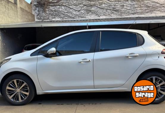 Autos - Peugeot 208 ALLURE 2017 Nafta 40200Km - En Venta