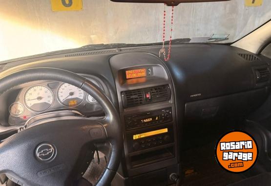 Autos - Chevrolet GLS 2.0 2011 Nafta 80000Km - En Venta