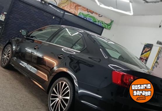 Autos - Volkswagen Vento 2011 Nafta 143000Km - En Venta
