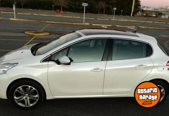 Autos - Peugeot 208 feline impecable perm 2015 Nafta 130000Km - En Venta