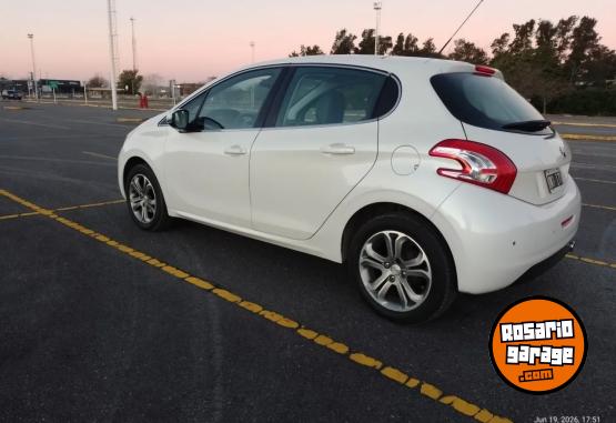 Autos - Peugeot 208 feline impecable perm 2015 Nafta 130000Km - En Venta
