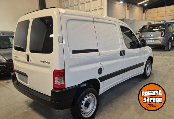 Utilitarios - Peugeot Partner furgon 2025 Diesel 11000Km - En Venta