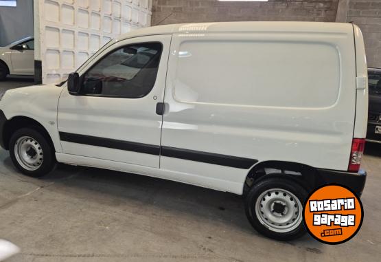 Utilitarios - Peugeot Partner furgon 2025 Diesel 11000Km - En Venta