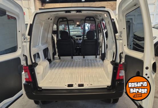 Utilitarios - Peugeot Partner furgon 2025 Diesel 11000Km - En Venta