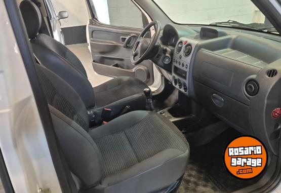 Utilitarios - Peugeot Partner furgon 2025 Diesel 11000Km - En Venta