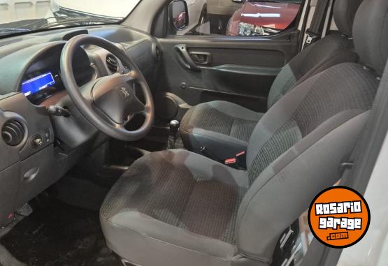 Utilitarios - Peugeot Partner furgon 2025 Diesel 11000Km - En Venta