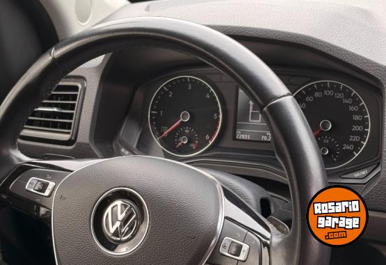 Camionetas - Volkswagen amarok confortline V6 2023 Diesel 73000Km - En Venta