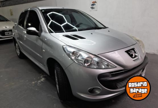 Autos - Peugeot 207 2010 Nafta 126000Km - En Venta