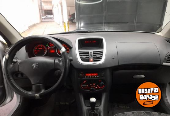 Autos - Peugeot 207 2010 Nafta 126000Km - En Venta