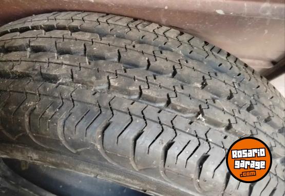 Accesorios para Autos - Cubierta Pirelli 195/65 R16 - En Venta