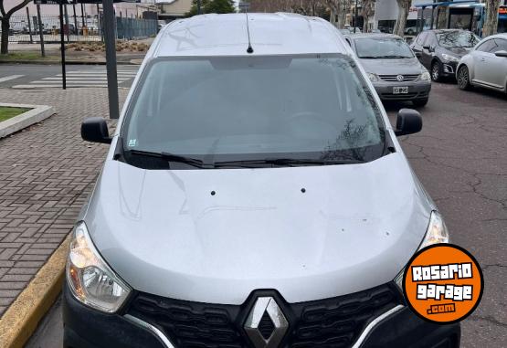 Utilitarios - Renault Kangoo 2025 Nafta 7000Km - En Venta