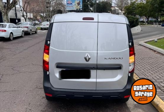 Utilitarios - Renault Kangoo 2025 Nafta 7000Km - En Venta