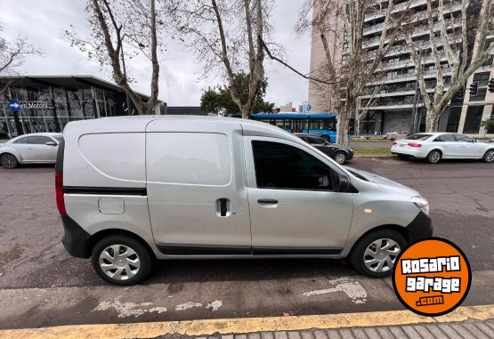 Utilitarios - Renault Kangoo 2025 Nafta 7000Km - En Venta