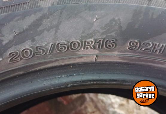 Accesorios para Autos - Cubiertas Bridgestone 205 60 r16 - En Venta