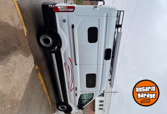 Utilitarios - Ford Transit 2025 Diesel 18000Km - En Venta