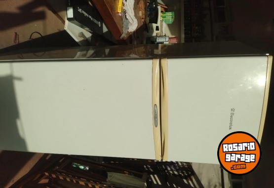 Hogar - HELADERA CON FREEZER ELECTROLUX DE 15 PIES - En Venta