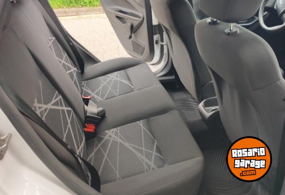 Autos - Ford Fiesta Kinetic Desing S 2014 Nafta 68000Km - En Venta
