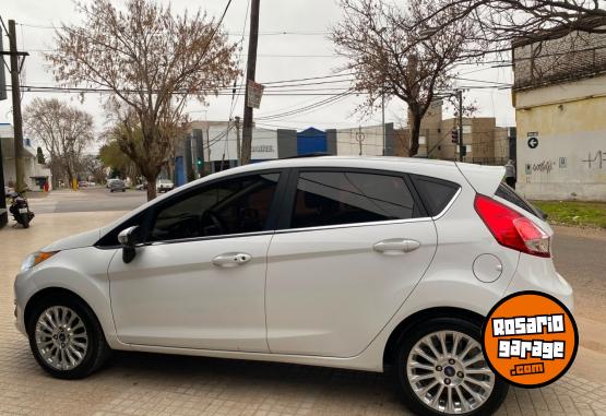 Autos - Ford FIESTA TITANIUM CON GNC 2016 GNC 100600Km - En Venta