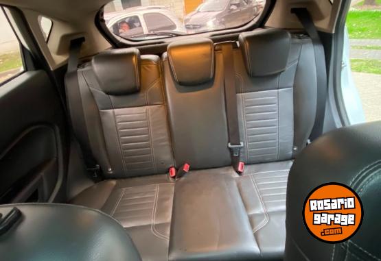Autos - Ford FIESTA TITANIUM CON GNC 2016 GNC 100600Km - En Venta