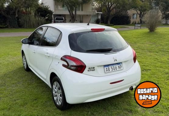 Autos - Peugeot 208 2017 Nafta 104000Km - En Venta