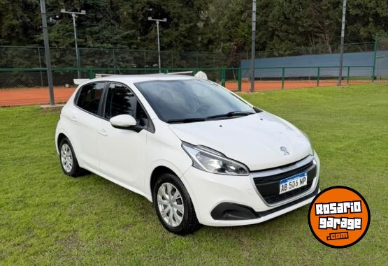 Autos - Peugeot 208 2017 Nafta 104000Km - En Venta