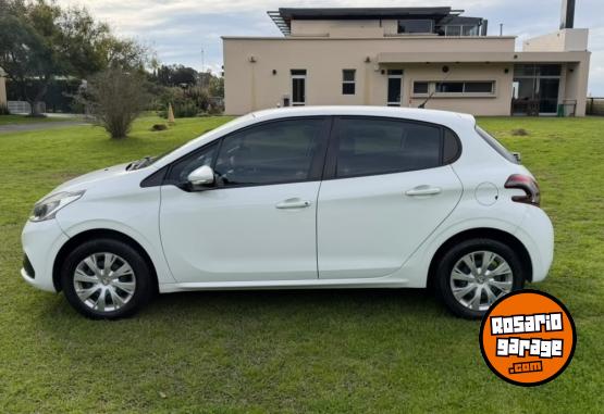 Autos - Peugeot 208 2017 Nafta 104000Km - En Venta