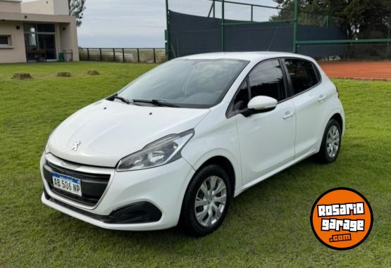 Autos - Peugeot 208 2017 Nafta 104000Km - En Venta