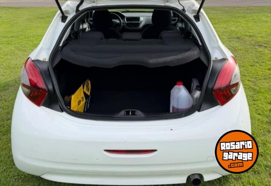 Autos - Peugeot 208 2017 Nafta 104000Km - En Venta