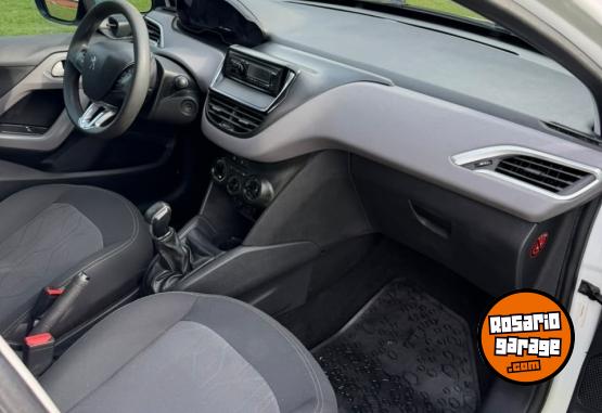 Autos - Peugeot 208 2017 Nafta 104000Km - En Venta