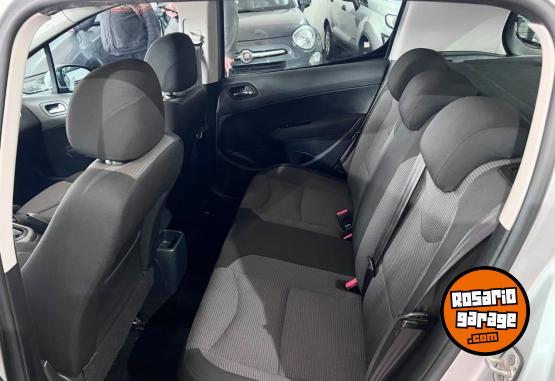 Autos - Peugeot 308 active + agregados 2014 Diesel 165000Km - En Venta