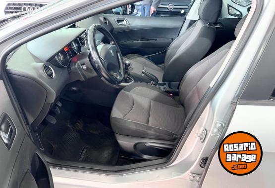 Autos - Peugeot 308 active + agregados 2014 Diesel 165000Km - En Venta