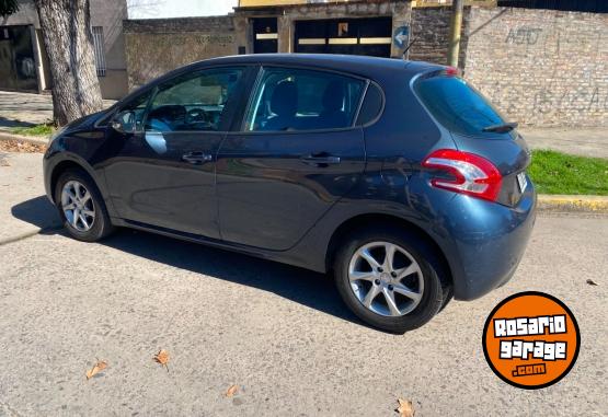 Autos - Peugeot 208 2014 Nafta 122000Km - En Venta