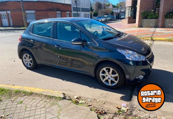 Autos - Peugeot 208 2014 Nafta 122000Km - En Venta