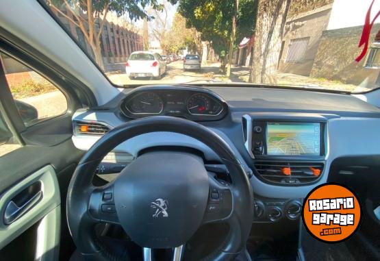 Autos - Peugeot 208 2014 Nafta 122000Km - En Venta