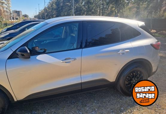 Camionetas - Ford Kuga Hibrida 2021 Electrico / Hibrido 140000Km - En Venta