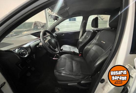 Autos - Toyota ETIOS PLATINIUM 2014 Nafta 144000Km - En Venta