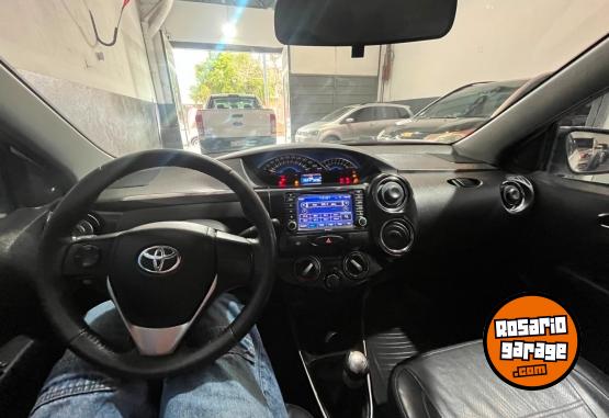 Autos - Toyota ETIOS PLATINIUM 2014 Nafta 144000Km - En Venta