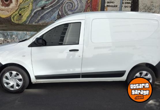 Utilitarios - Renault Kangoo 2023 Diesel 80000Km - En Venta