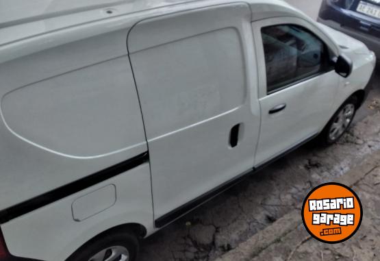 Utilitarios - Renault Kangoo 2023 Diesel 80000Km - En Venta